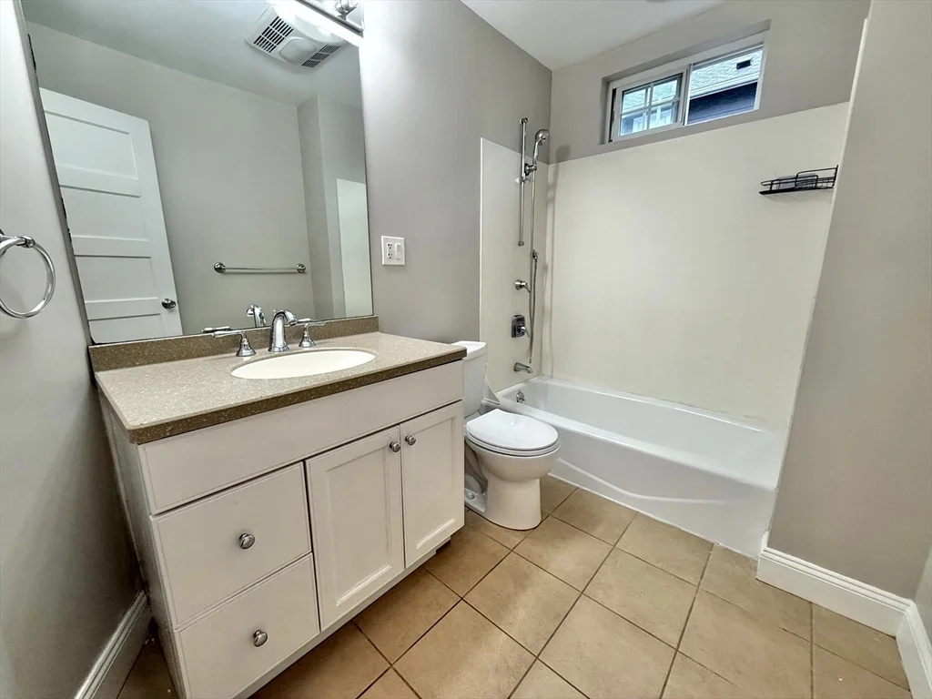 3 bed, 1 bath apartment for rent at 89 Grove St Unit 89, Belmont — photo 7 of 27