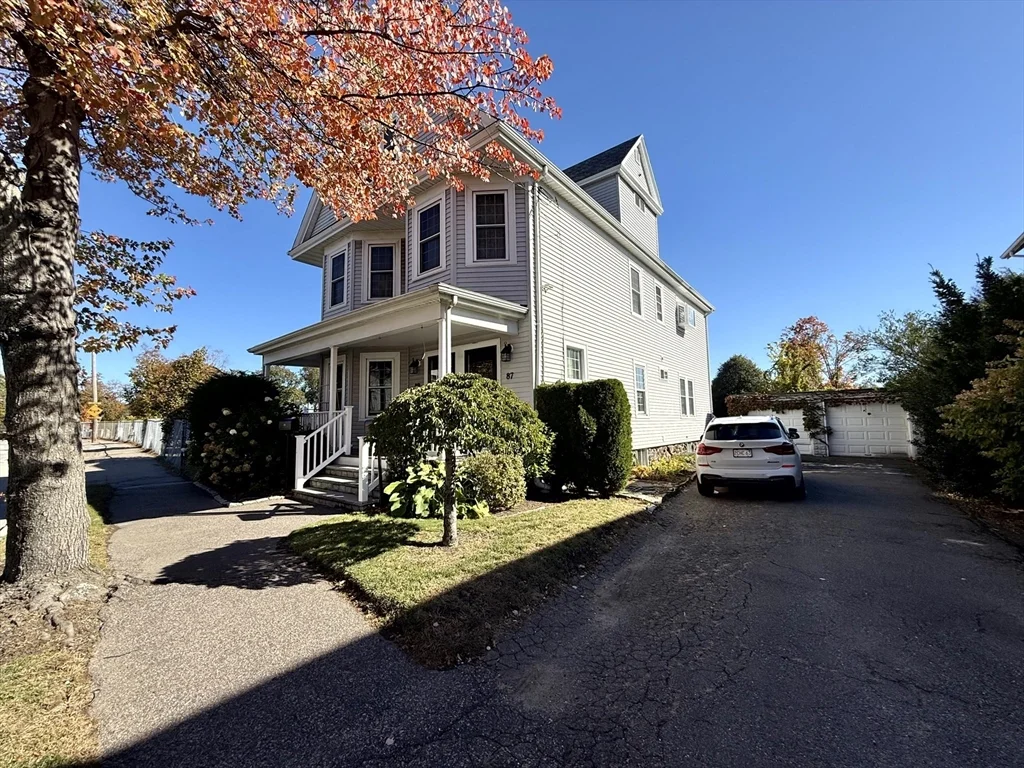 3 bed, 1 bath apartment for rent at 89 Grove St Unit 89, Belmont — photo 6 of 27