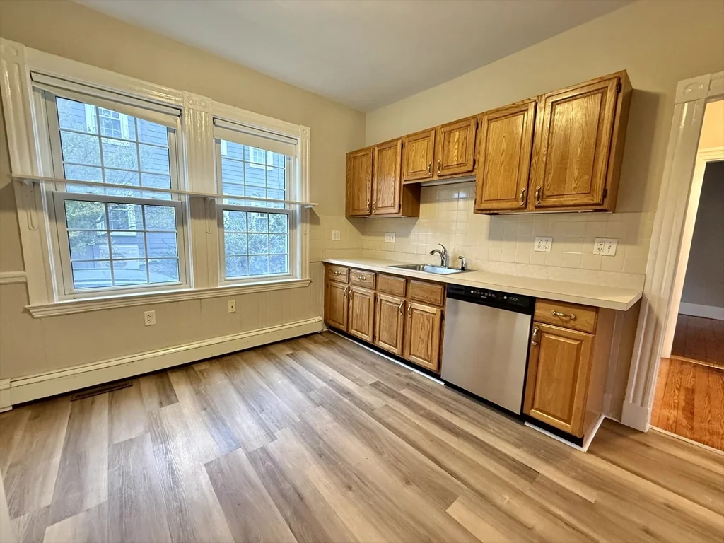 3 bed, 1 bath apartment for rent at 89 Grove St Unit 89, Belmont — photo 4 of 27