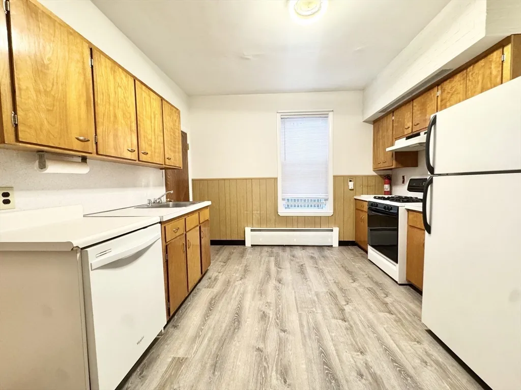 3 bed, 1 bath apartment for rent at 89 Hampshire St Unit B, Wellington-Harrington — photo 6 of 16