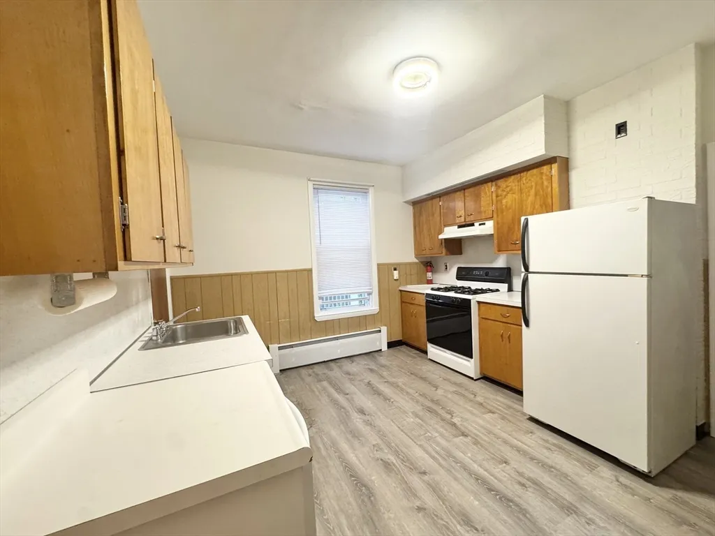 3 bed, 1 bath apartment for rent at 89 Hampshire St Unit B, Wellington-Harrington — photo 7 of 16