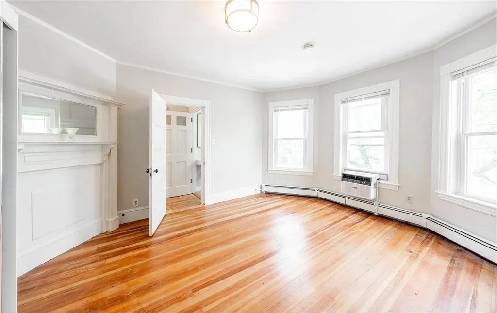 3 bed, 1.5 bath apartment for rent at 89 Kinnaird St Unit 2, Riverside — photo 6 of 12