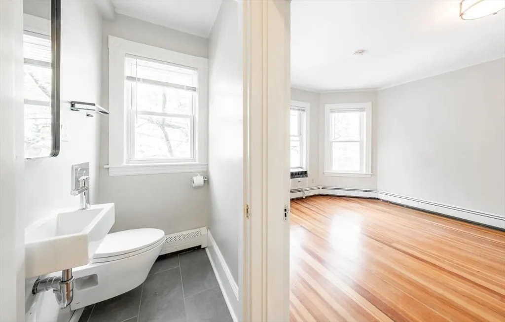 3 bed, 1.5 bath apartment for rent at 89 Kinnaird St Unit 2, Riverside — photo 12 of 12