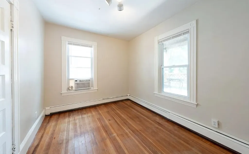 3 bed, 1.5 bath apartment for rent at 89 Kinnaird St Unit 2, Riverside — photo 10 of 12