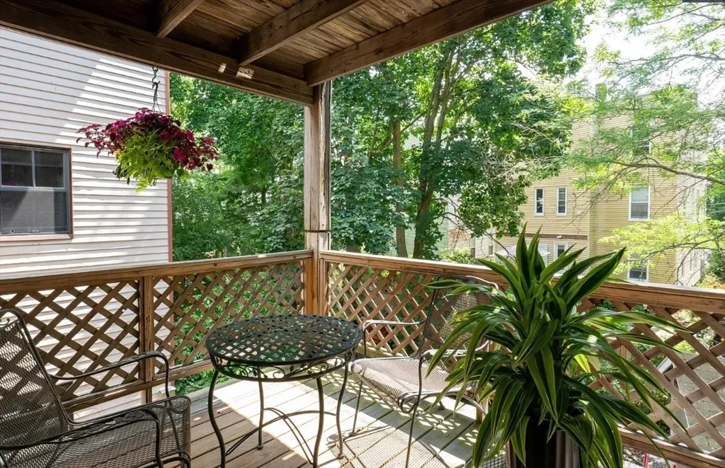 3 bed, 1.5 bath apartment for rent at 89 Kinnaird St Unit 2, Riverside — photo 9 of 12