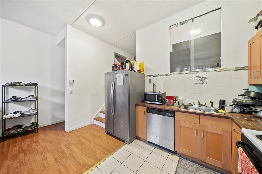 4 bed, 1 bath apartment for rent at 89 Lawn St Unit 89, Mission Hill — photo 3 of 13