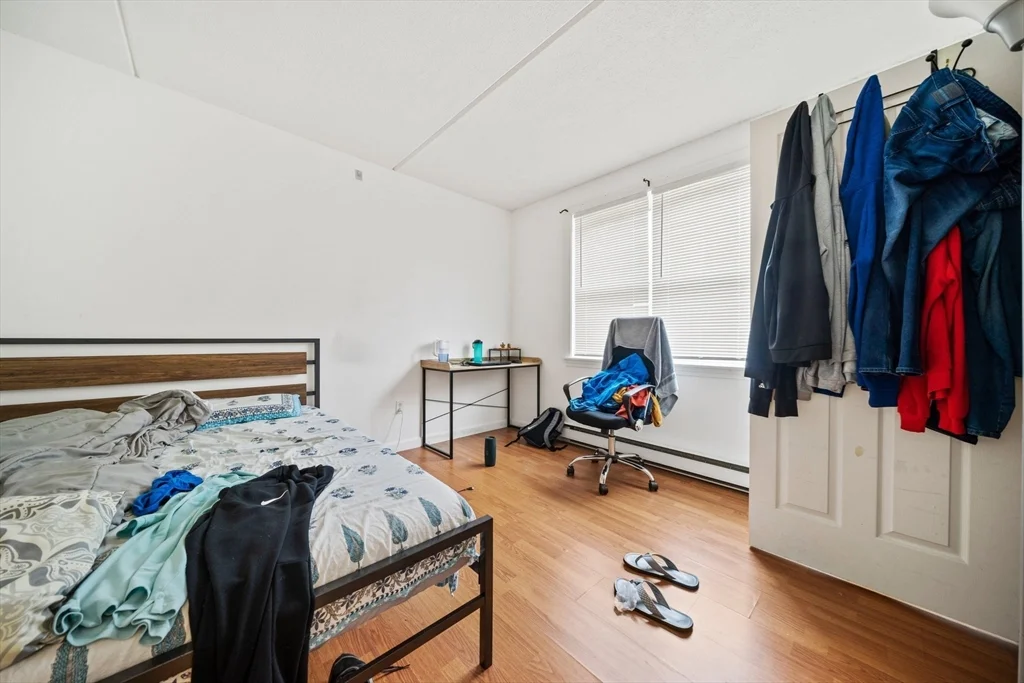 4 bed, 1 bath apartment for rent at 89 Lawn St Unit 89, Mission Hill — photo 7 of 13