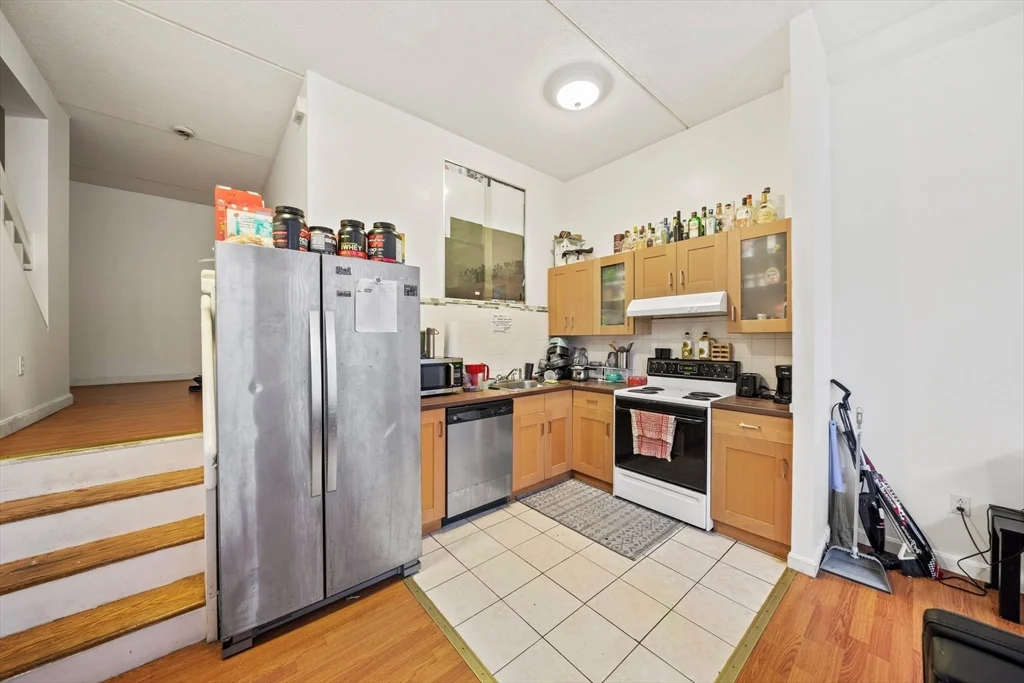 4 bed, 1 bath apartment for rent at 89 Lawn St Unit 89, Mission Hill — photo 2 of 13
