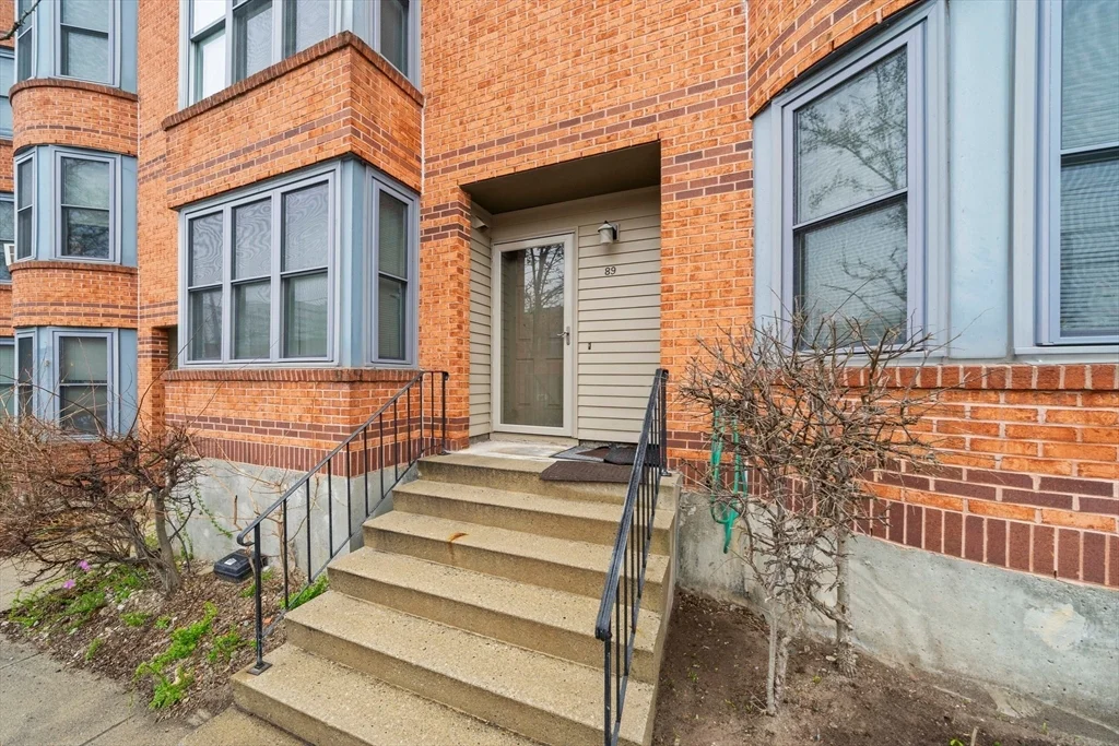 4 bed, 1 bath apartment for rent at 89 Lawn St Unit 89, Mission Hill