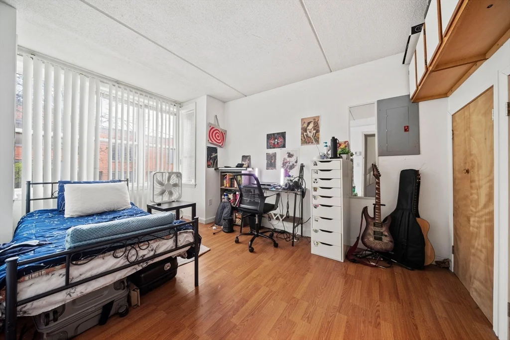 4 bed, 1 bath apartment for rent at 89 Lawn St Unit 89, Mission Hill — photo 10 of 13