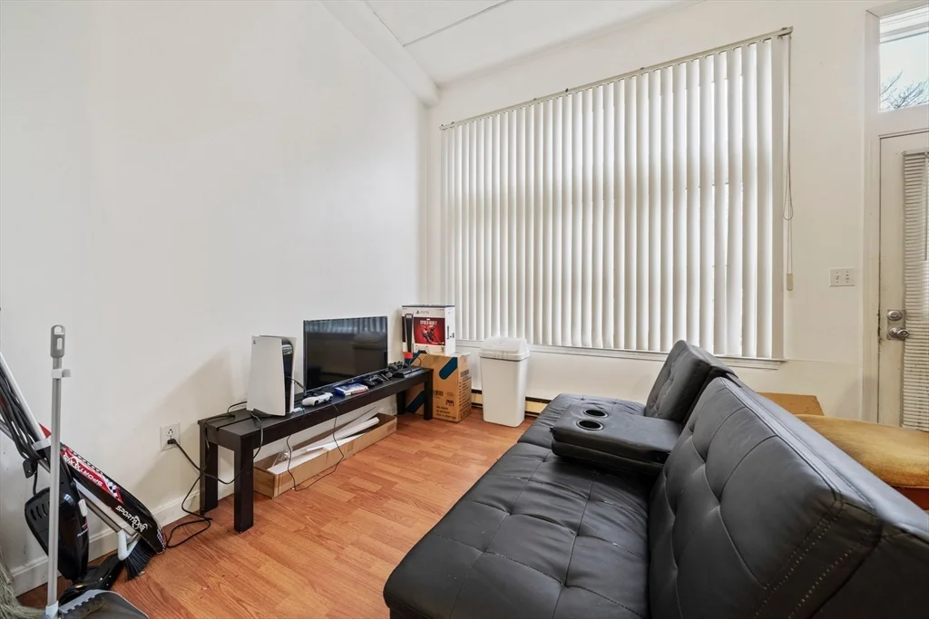 4 bed, 1 bath apartment for rent at 89 Lawn St Unit 89, Mission Hill — photo 5 of 13