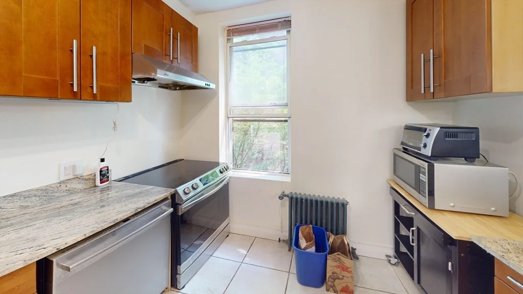 3 bed, 2 bath apartment for rent at 89 Mason Terr Unit A, Coolidge Corner — photo 2 of 11