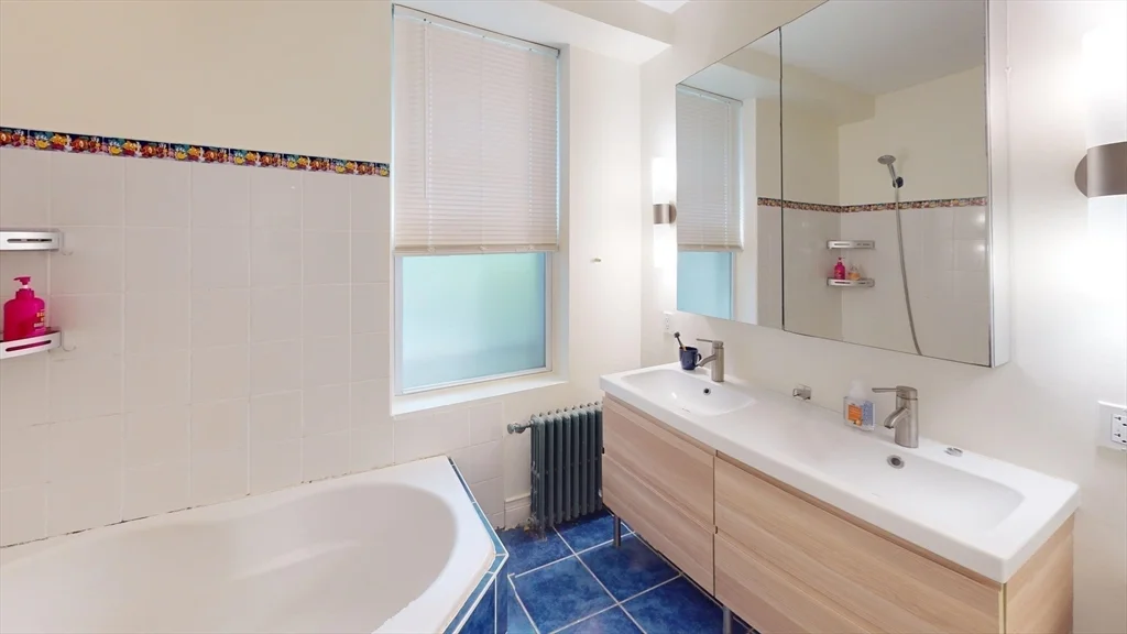 3 bed, 2 bath apartment for rent at 89 Mason Terr Unit A, Coolidge Corner — photo 10 of 11