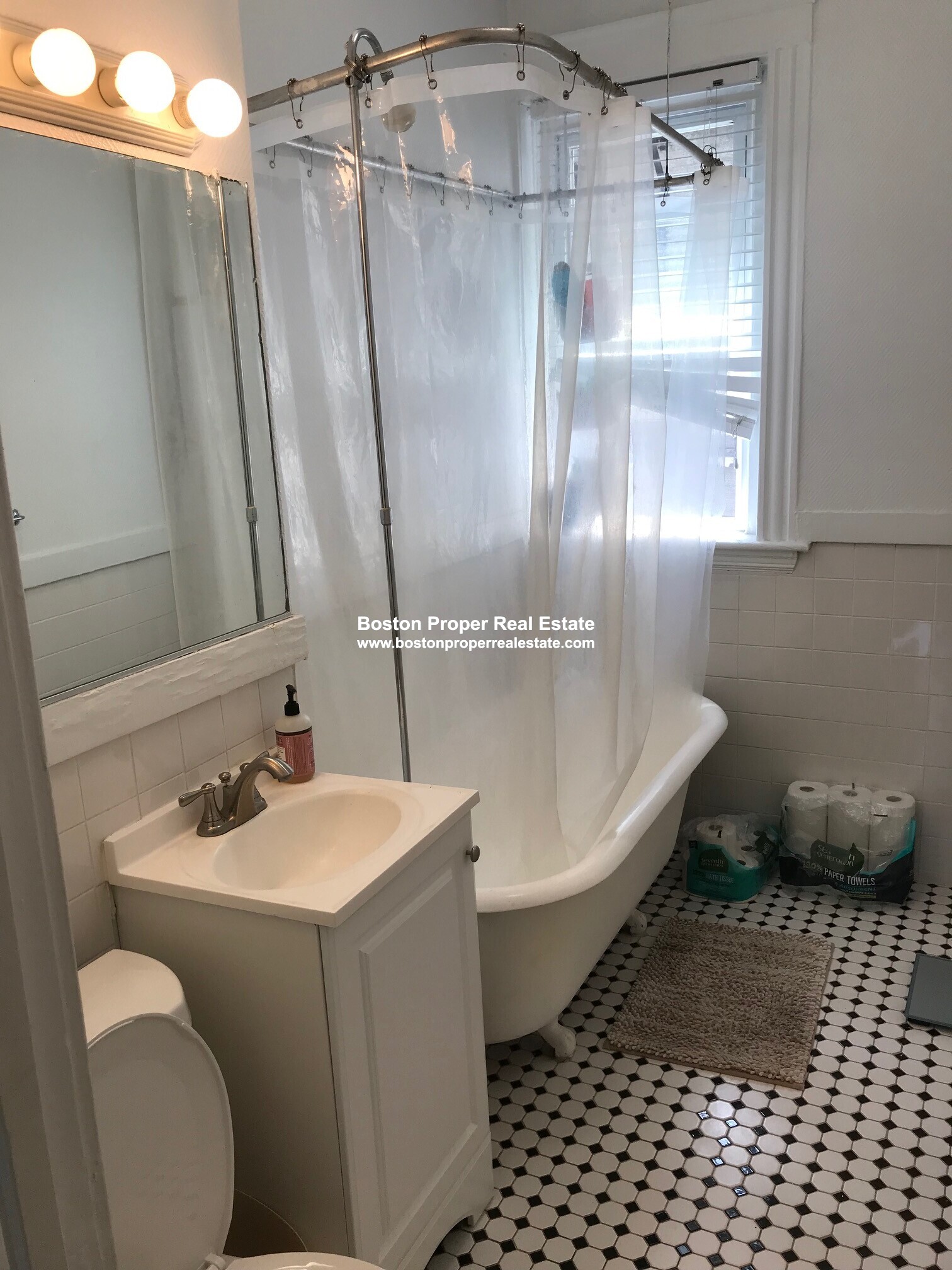 3 bed, 1 bath apartment for rent at 89 Park Dr Unit 5, Fenway — photo 5 of 9