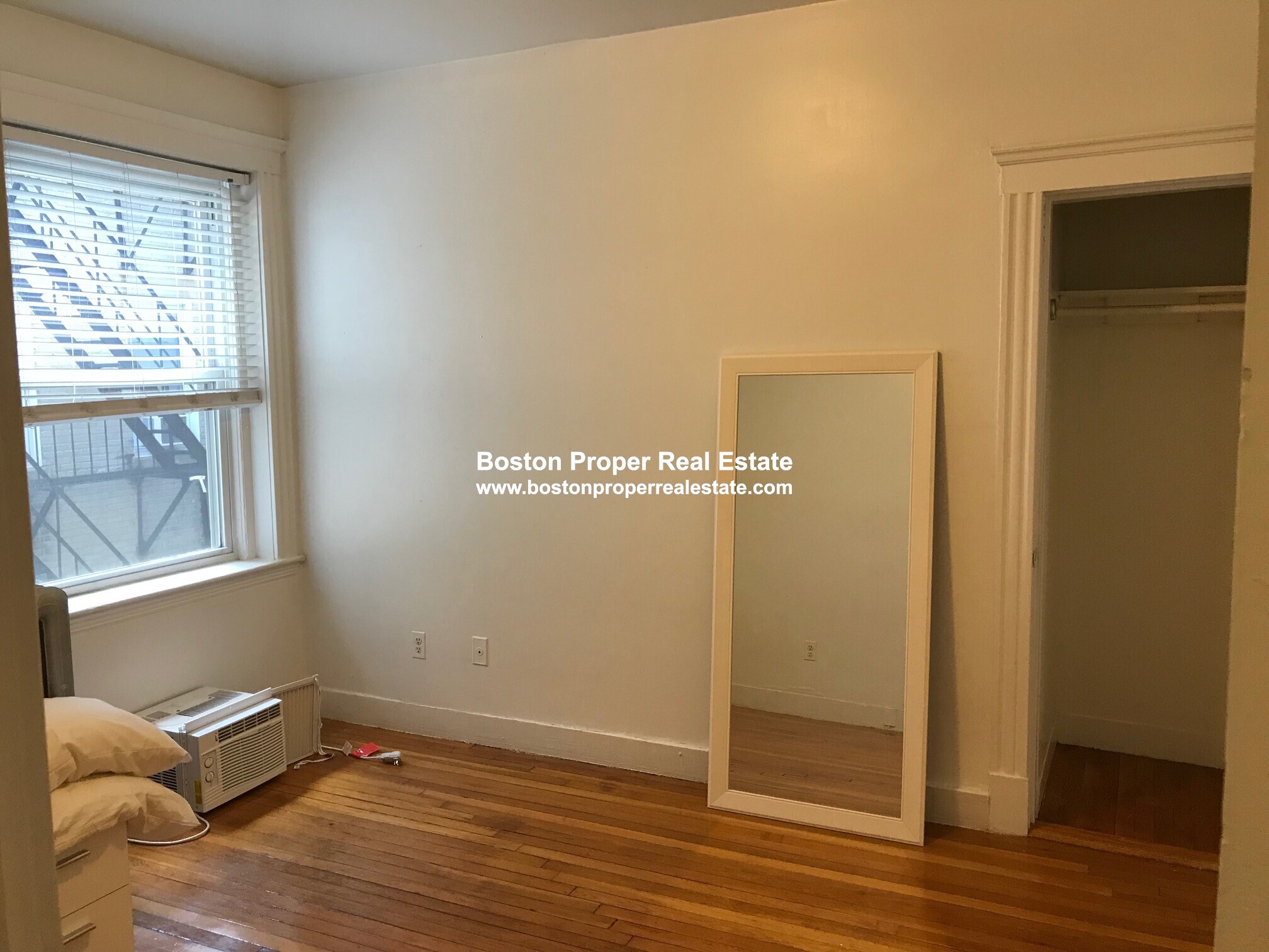3 bed, 1 bath apartment for rent at 89 Park Dr Unit 5, Fenway — photo 6 of 9