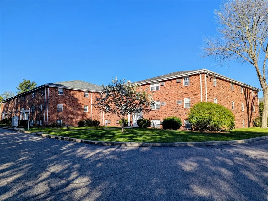 1 bed, 1 bath apartment for rent at 89 Pleasant St Unit C1, Medfield — photo 1 of 17