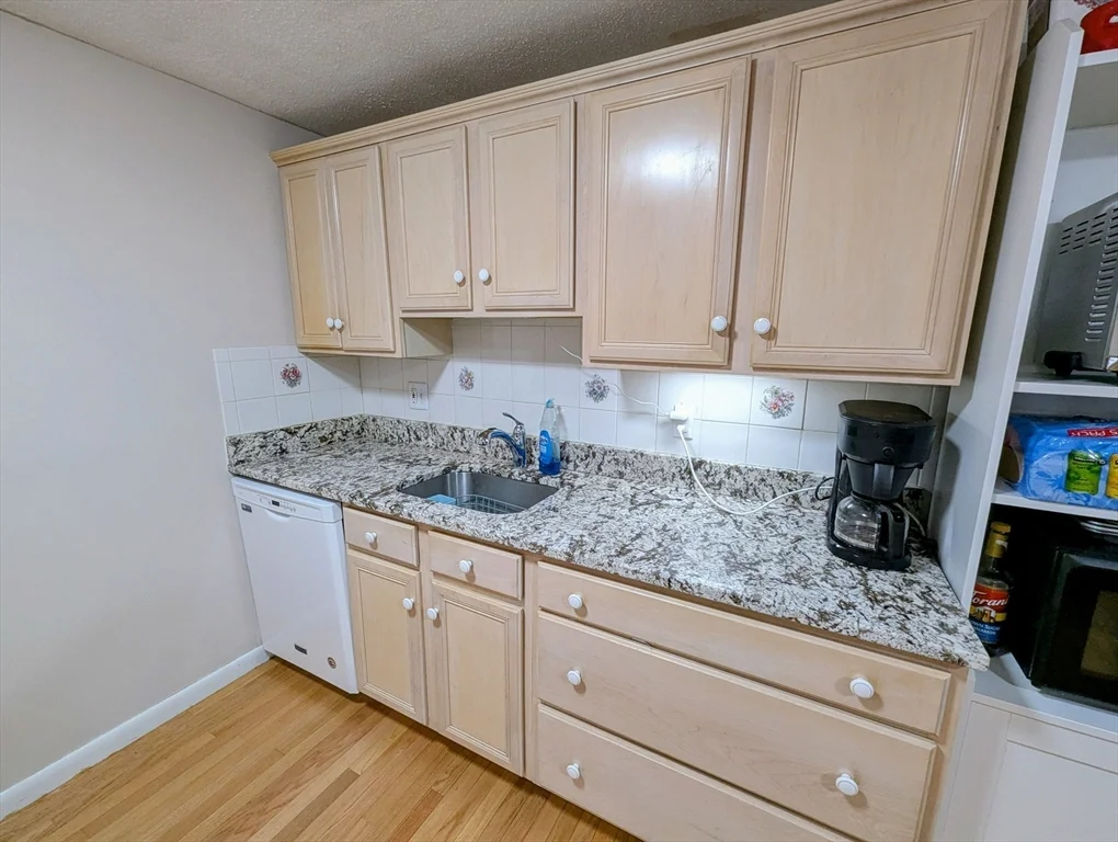 1 bed, 1 bath apartment for rent at 89 Pleasant St Unit C1, Medfield — photo 3 of 17