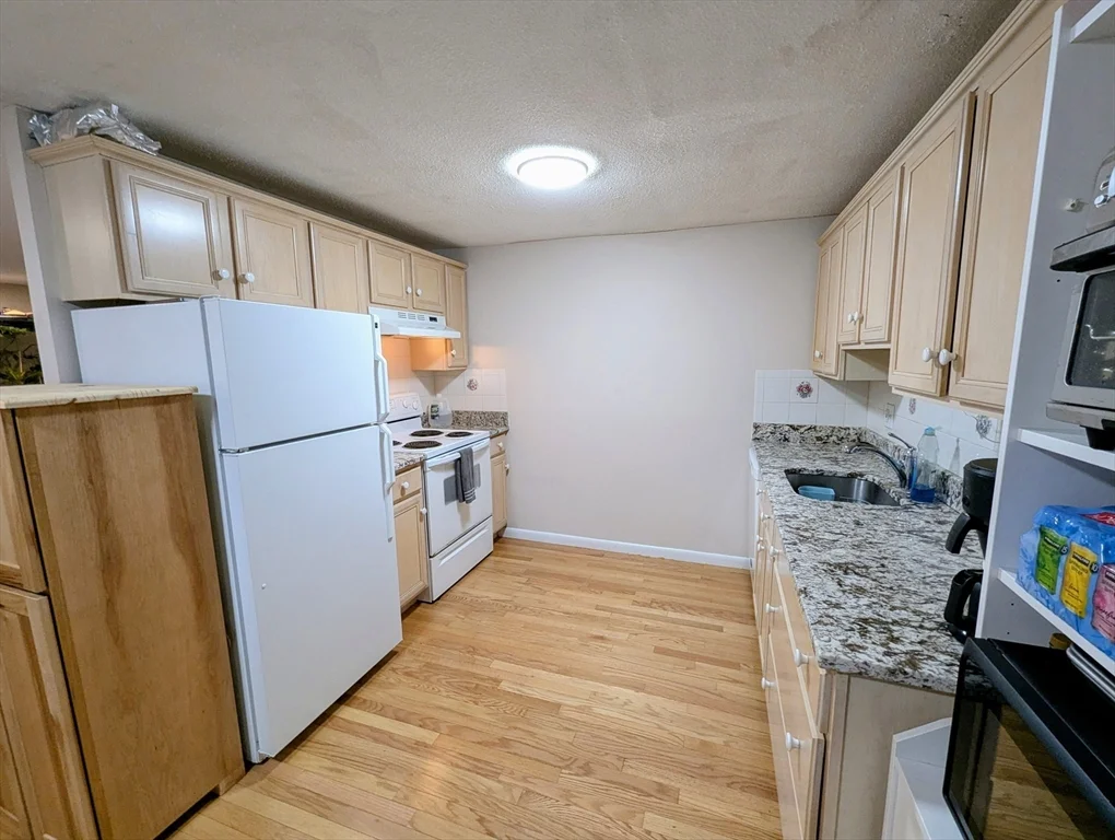 1 bed, 1 bath apartment for rent at 89 Pleasant St Unit C1, Medfield — photo 2 of 17