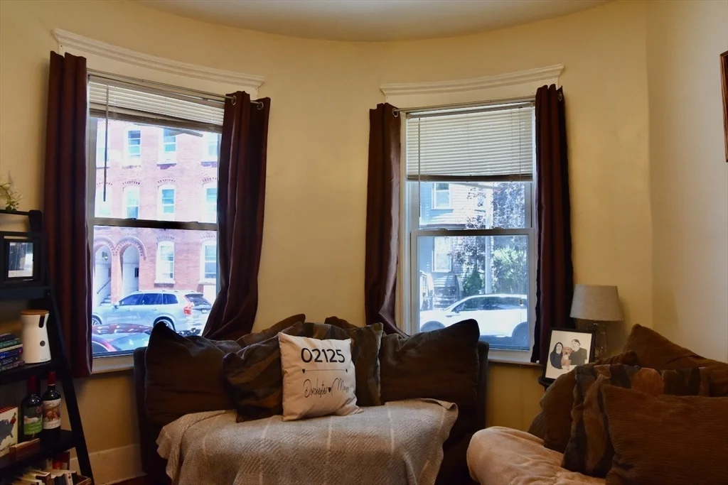 3 bed, 1 bath apartment for rent at 89 Savin Hill Unit 3, Dorchester — photo 12 of 21