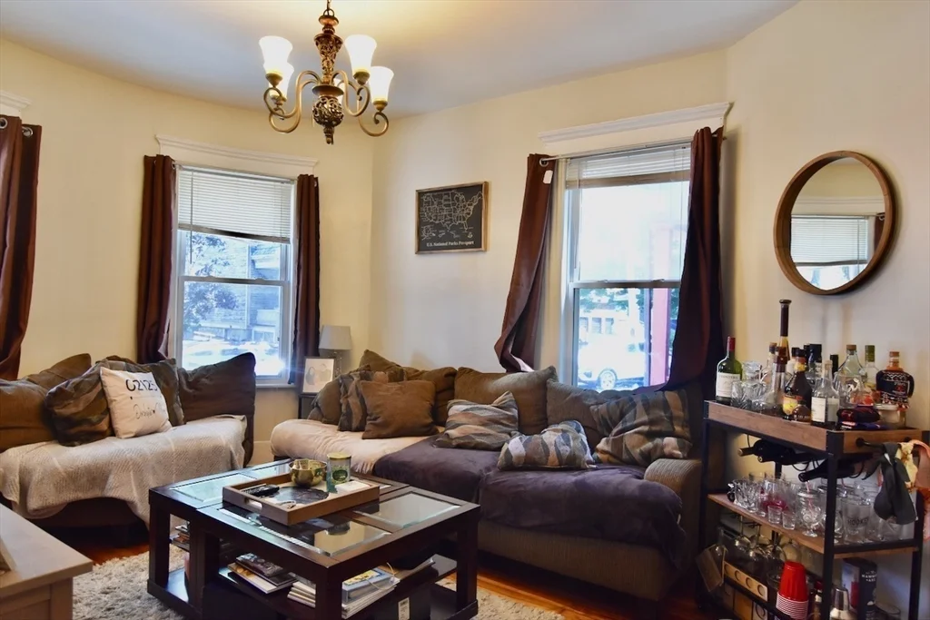 3 bed, 1 bath apartment for rent at 89 Savin Hill Unit 3, Dorchester — photo 10 of 21
