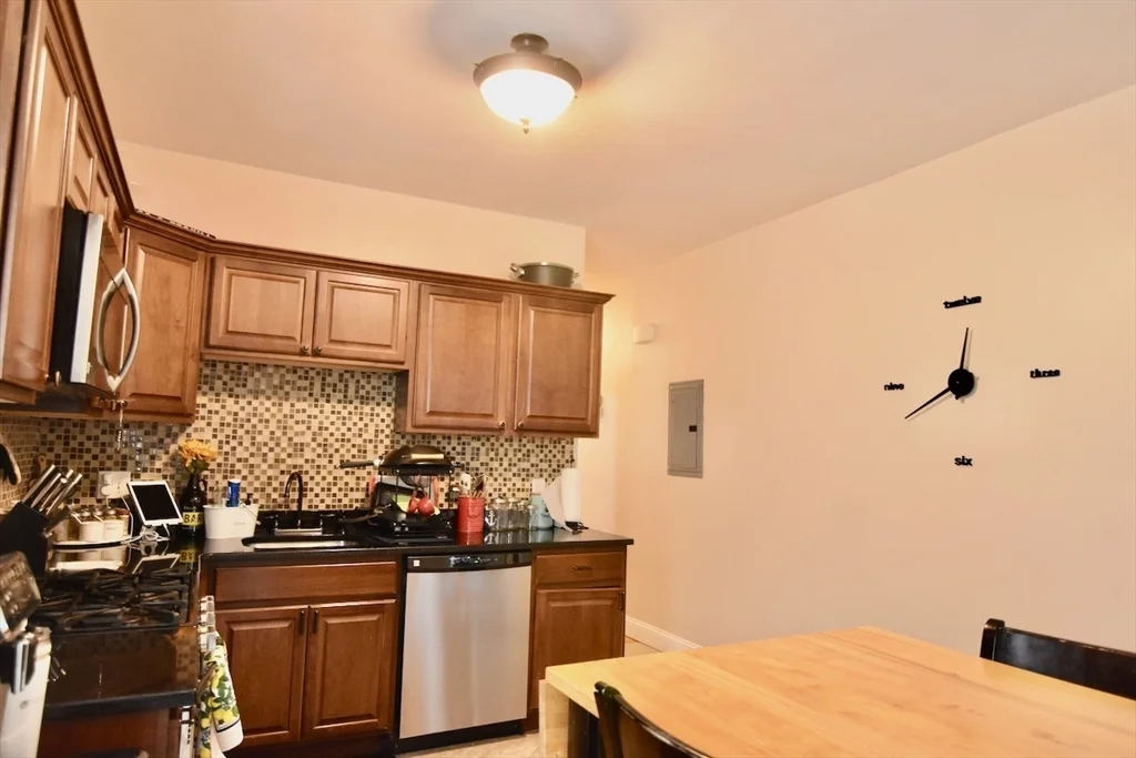 3 bed, 1 bath apartment for rent at 89 Savin Hill Unit 3, Dorchester — photo 17 of 21
