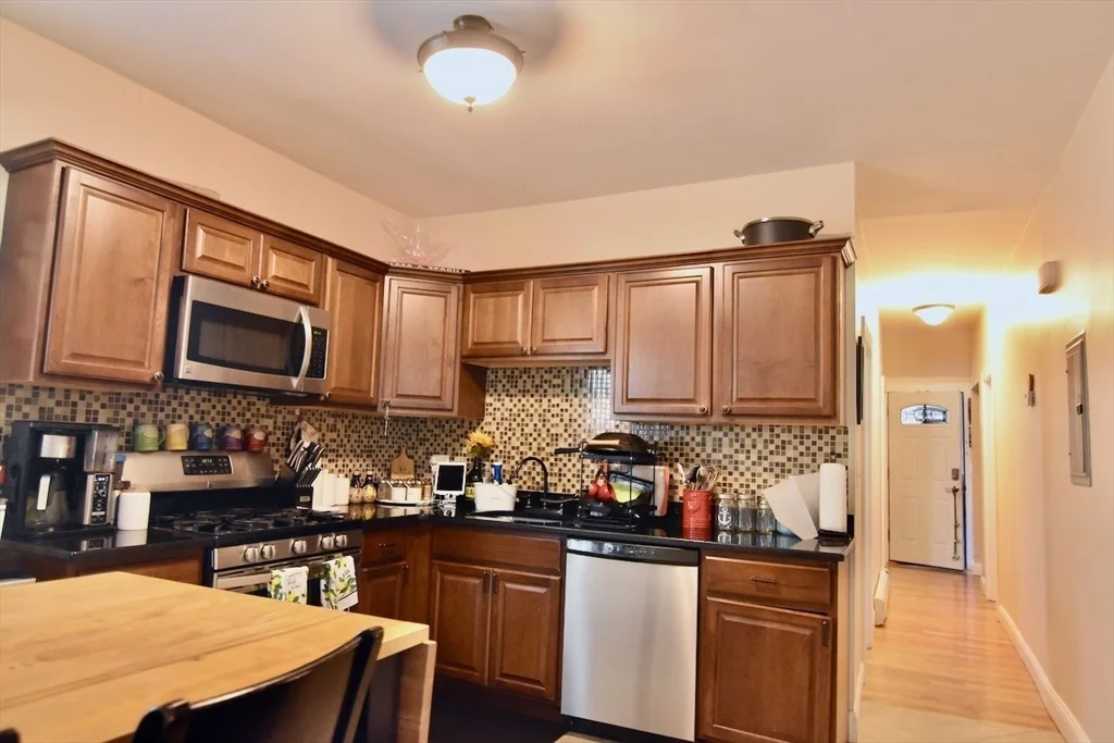 3 bed, 1 bath apartment for rent at 89 Savin Hill Unit 3, Dorchester — photo 5 of 21