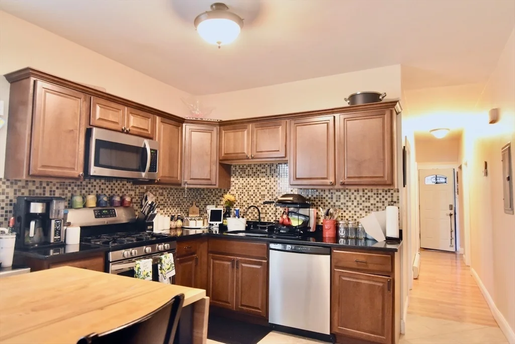 3 bed, 1 bath apartment for rent at 89 Savin Hill Unit 3, Dorchester — photo 18 of 21