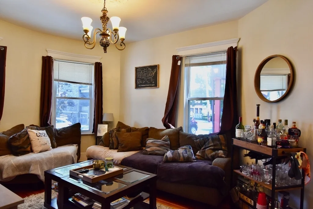 3 bed, 1 bath apartment for rent at 89 Savin Hill Unit 3, Dorchester — photo 4 of 21
