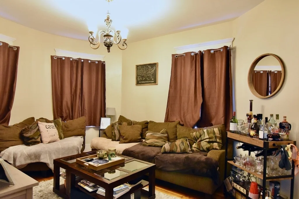 3 bed, 1 bath apartment for rent at 89 Savin Hill Unit 3, Dorchester — photo 8 of 21