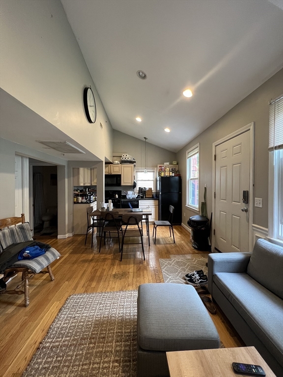 3 bed, 1 bath apartment for rent at 89 Spring St Unit 3, Kendall Square — photo 2 of 10