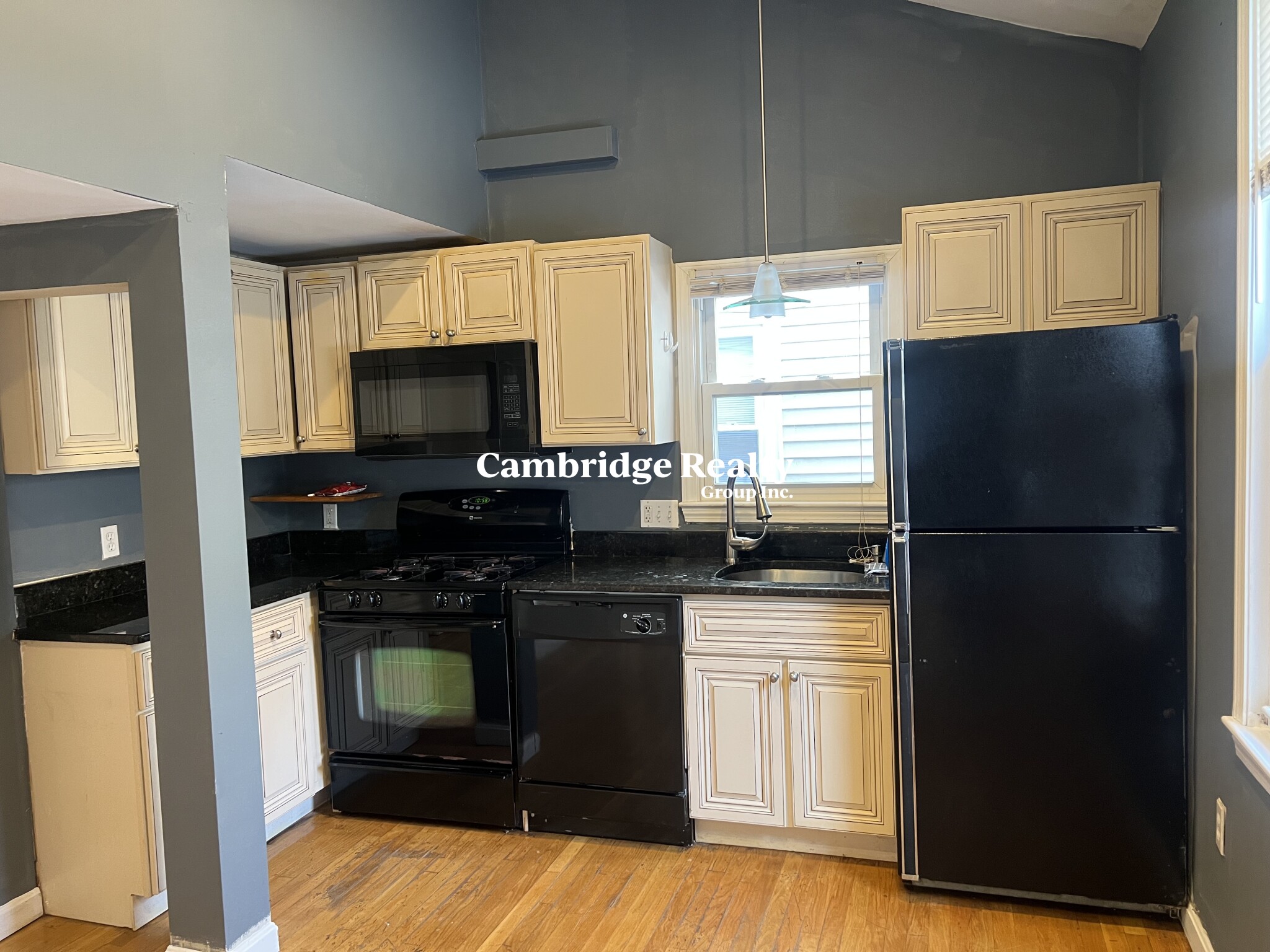 3 bed, 1 bath apartment for rent at 89 Spring St Unit 3T, East Cambridge — photo 2 of 11