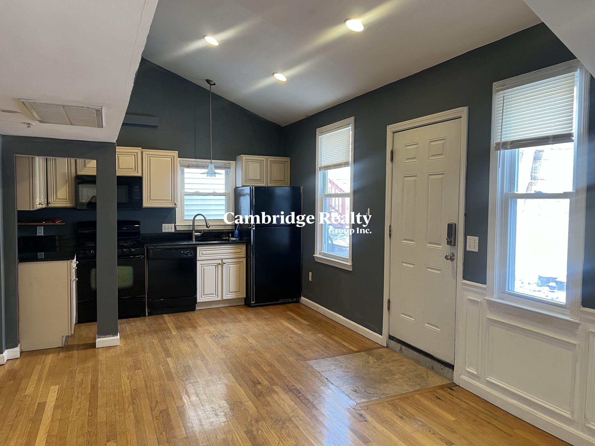 3 bed, 1 bath apartment for rent at 89 Spring St Unit 3T, East Cambridge