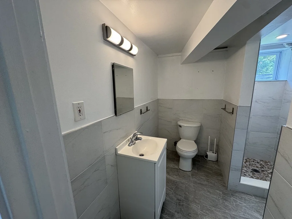 3 bed, 2 bath apartment for rent at 89 Stanley Rd Unit SF, Waban — photo 28 of 36