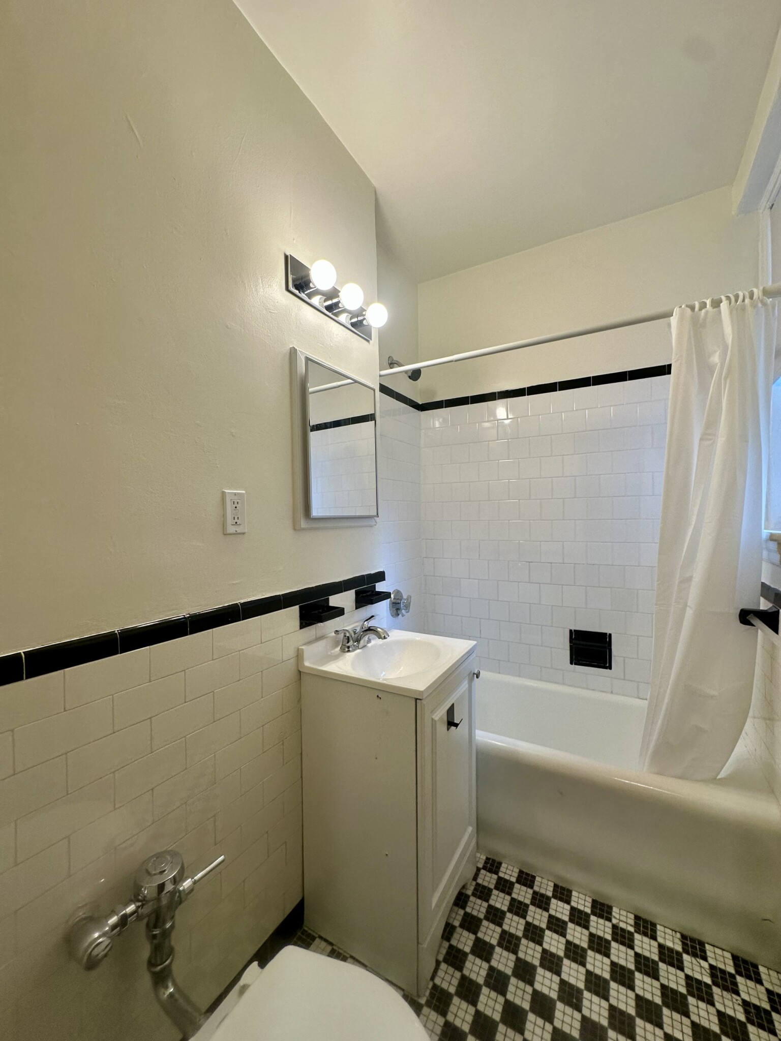 1 bed, 1 bath apartment for rent at 89 Strathmore Rd Unit 1, Brighton — photo 7 of 12