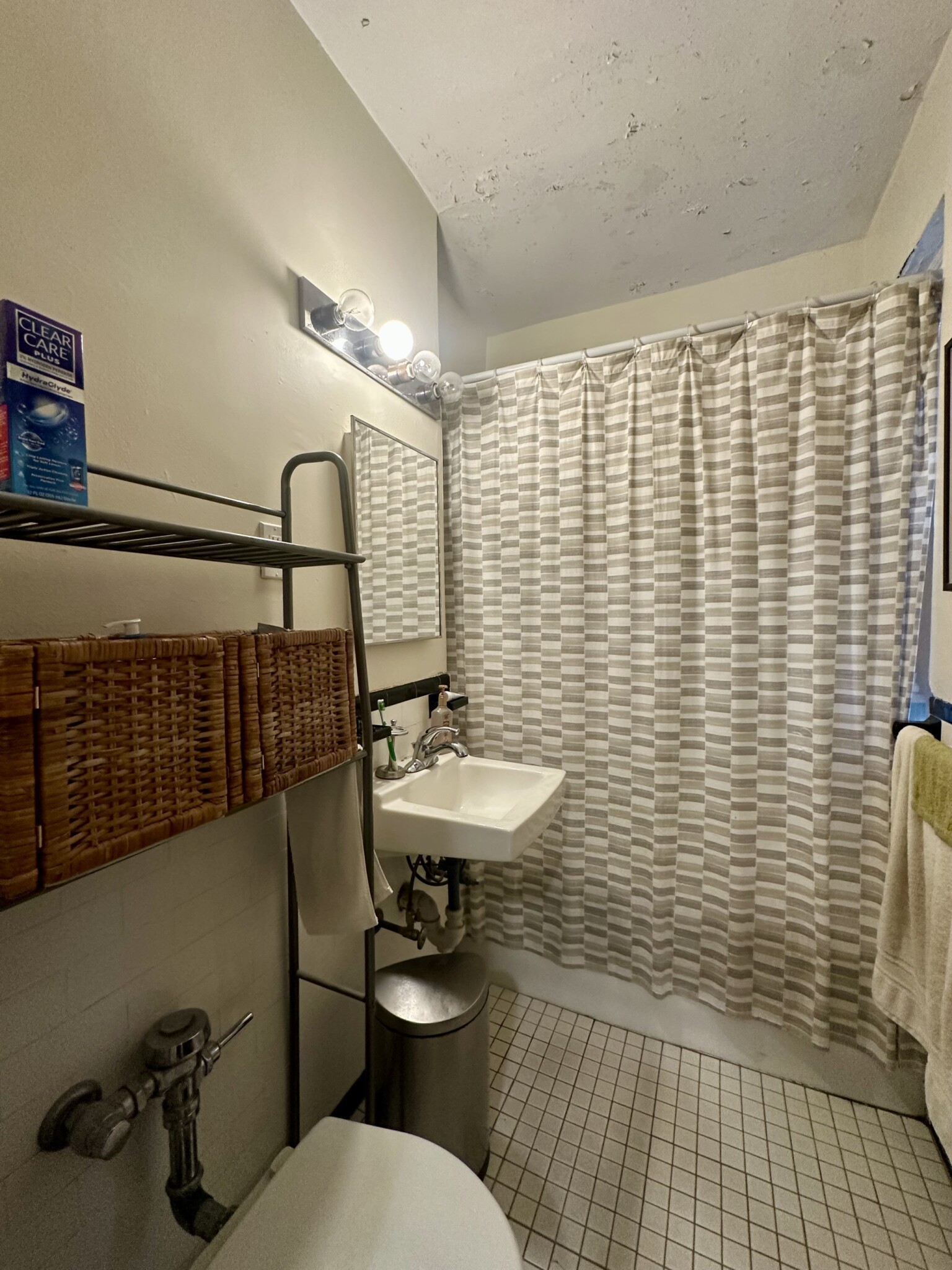 1 bed, 1 bath apartment for rent at 89 Strathmore Rd Unit 21, Brighton — photo 5 of 14