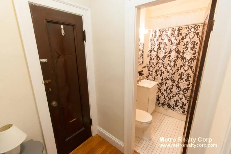 Studio bed, 1 bath apartment for rent at 89 Strathmore Rd Unit 24, Brighton — photo 4 of 10