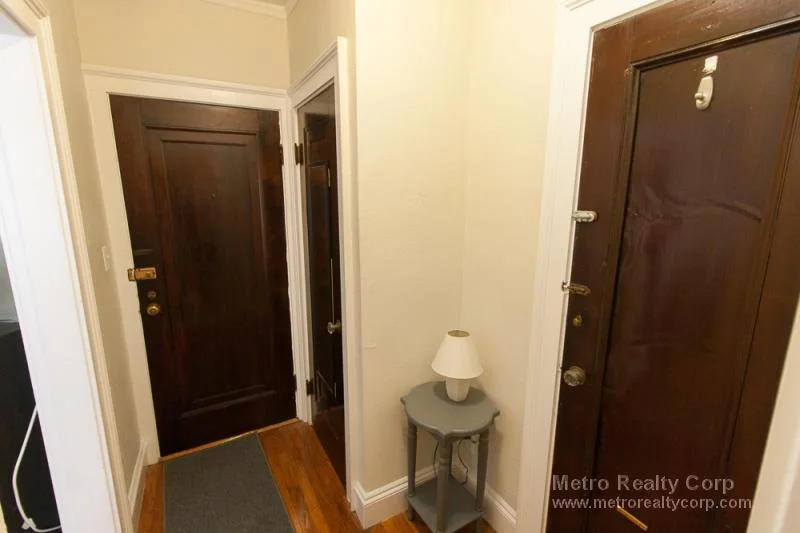 Studio bed, 1 bath apartment for rent at 89 Strathmore Rd Unit 24, Brighton — photo 3 of 10