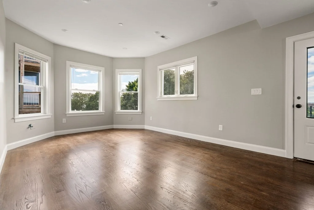 3 bed, 2 bath apartment for rent at 89 Summit Ave Unit 1, Winthrop — photo 4 of 14