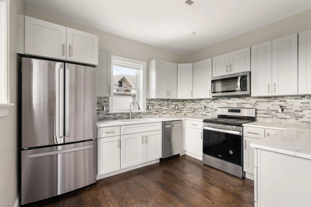 3 bed, 2 bath apartment for rent at 89 Summit Ave Unit 1, Winthrop — photo 2 of 14
