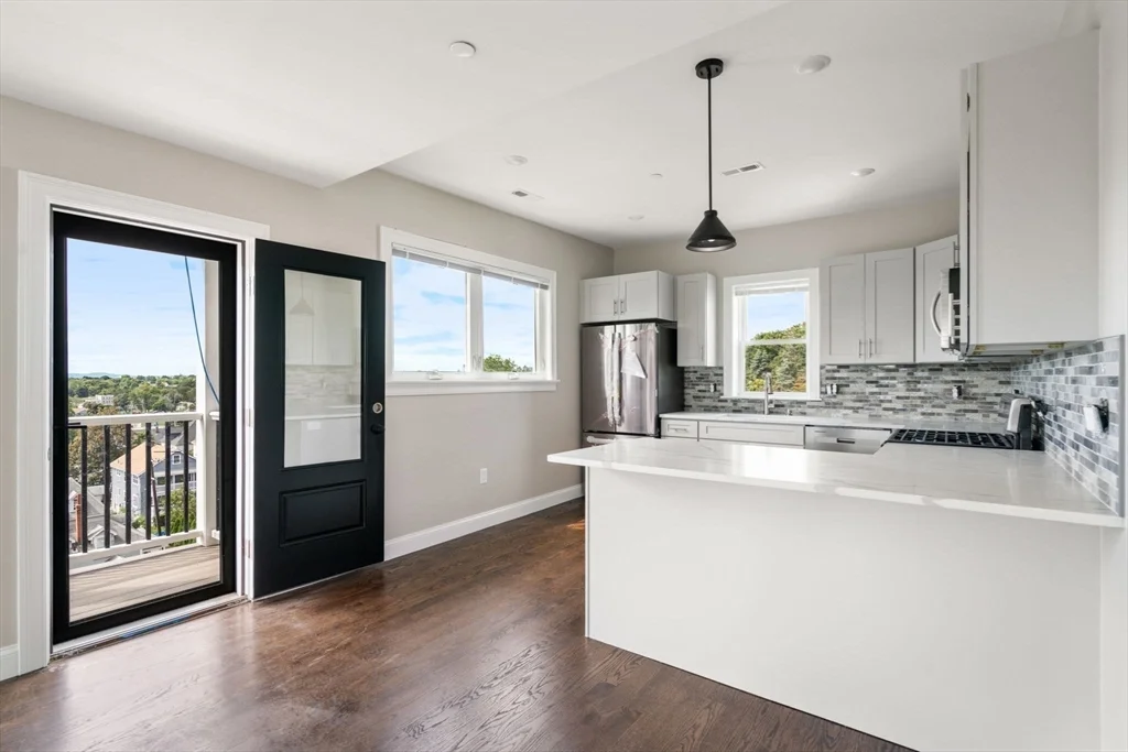 3 bed, 2 bath apartment for rent at 89 Summit Ave Unit 1, Winthrop — photo 3 of 14