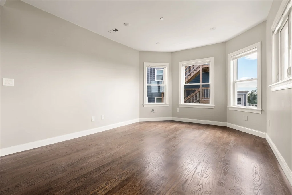3 bed, 2 bath apartment for rent at 89 Summit Ave Unit 1, Winthrop — photo 5 of 14