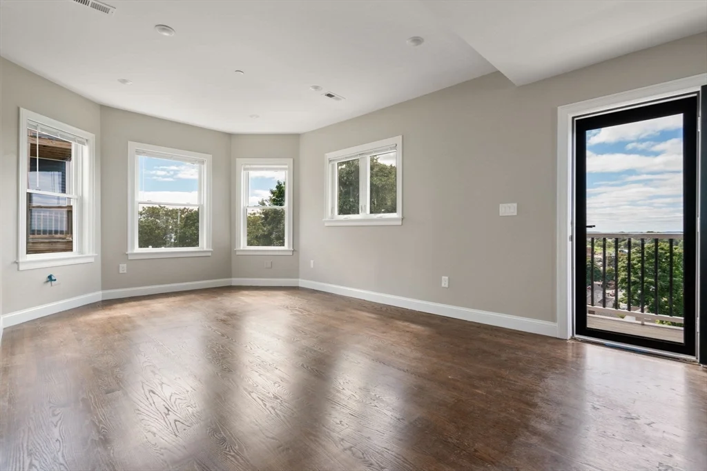 3 bed, 2 bath apartment for rent at 89 Summit Ave Unit 1, Winthrop — photo 6 of 14