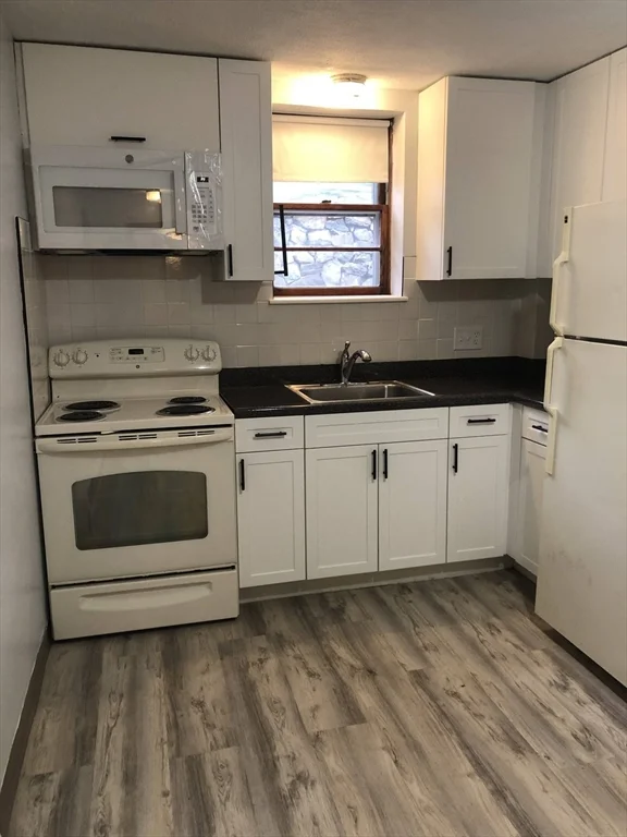 1 bed, 1 bath apartment for rent at 89 Trapelo Unit 30, Waltham — photo 1 of 18