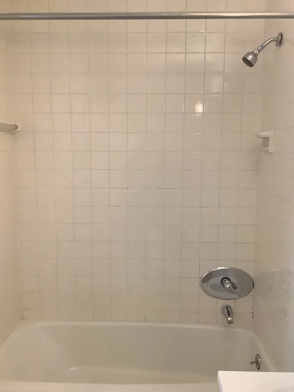 1 bed, 1 bath apartment for rent at 89 Trapelo Unit 33, Waltham — photo 12 of 14