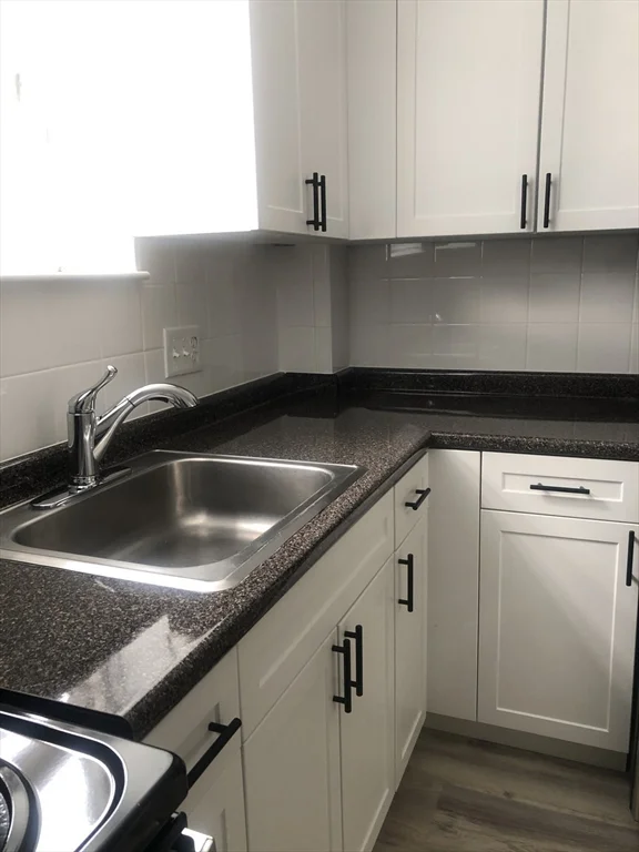 1 bed, 1 bath apartment for rent at 89 Trapelo Unit 33, Waltham — photo 2 of 14