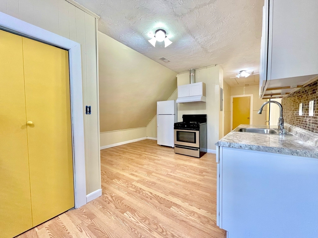 3 bed, 1 bath apartment for rent at 89 Tuttle St Unit 3, Dorchester — photo 2 of 10