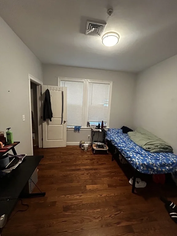 5 bed, 2 bath apartment for rent at 89 Wachusett St Unit 1, Jamaica Plain — photo 3 of 8
