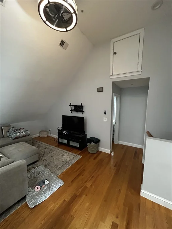 3 bed, 1 bath apartment for rent at 89 Wachusett St Unit 3, Jamaica Plain — photo 2 of 9