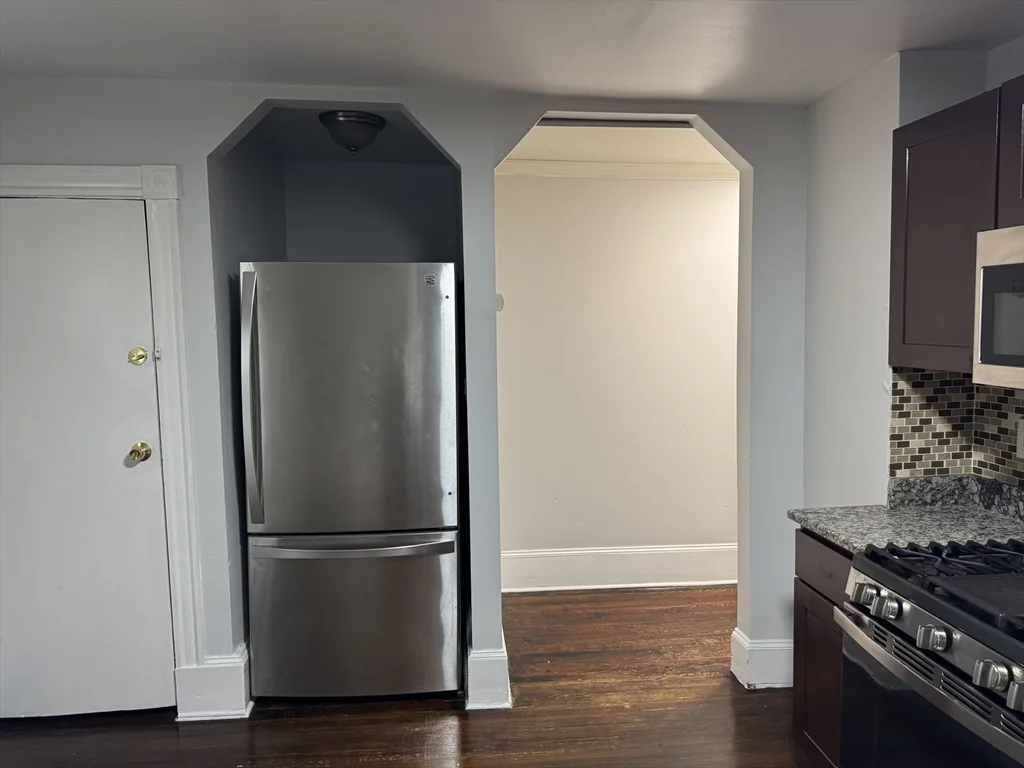 3 bed, 1 bath apartment for rent at 89 Waldeck St Unit 3, Dorchester — photo 3 of 15