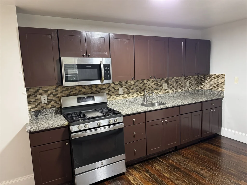 3 bed, 1 bath apartment for rent at 89 Waldeck St Unit 3, Dorchester — photo 2 of 15